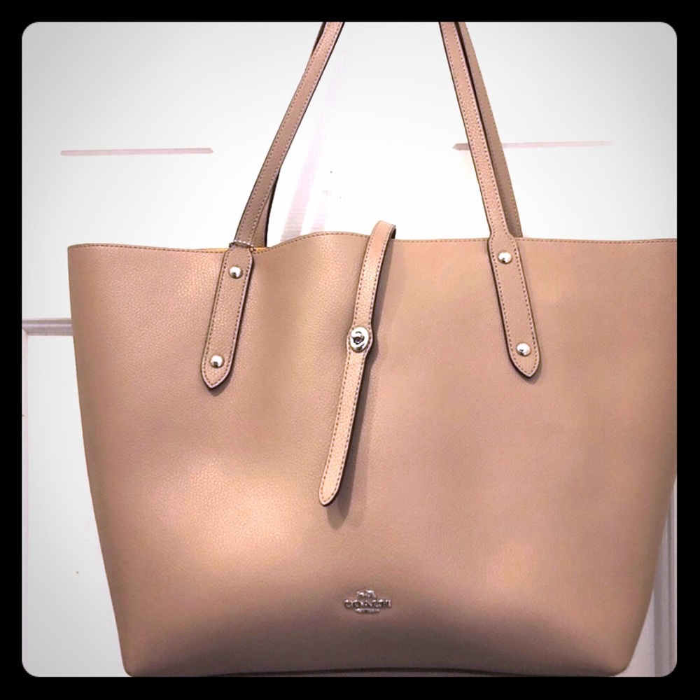 Coach Market Tote. Great condition minor pin mark
